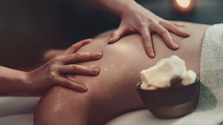 Masaż masłem shea w Masaże Świata SPA Wiry